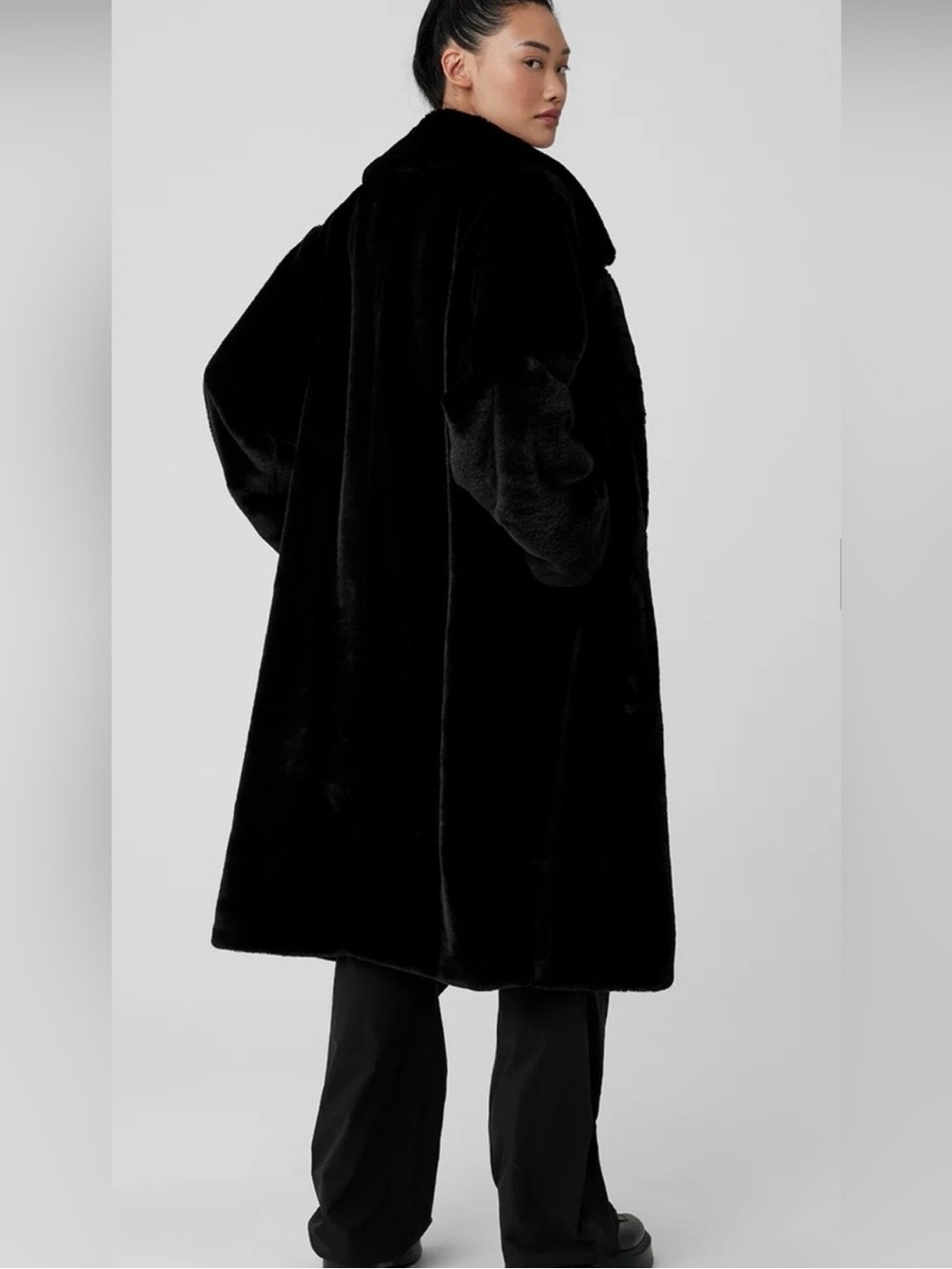 AUTHENTIC ALO OVERSIZED FAUX MINX COAT SIZE SMALL - Picture 2 of 11